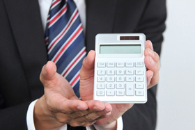 料金説明をイメージした電卓の写真